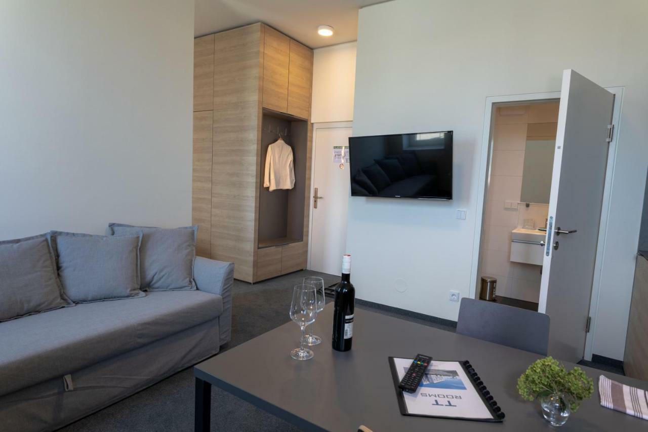 Tt-Rooms - Kontaktlos Mit Self Check-In I Free Parking Graz Bagian luar foto