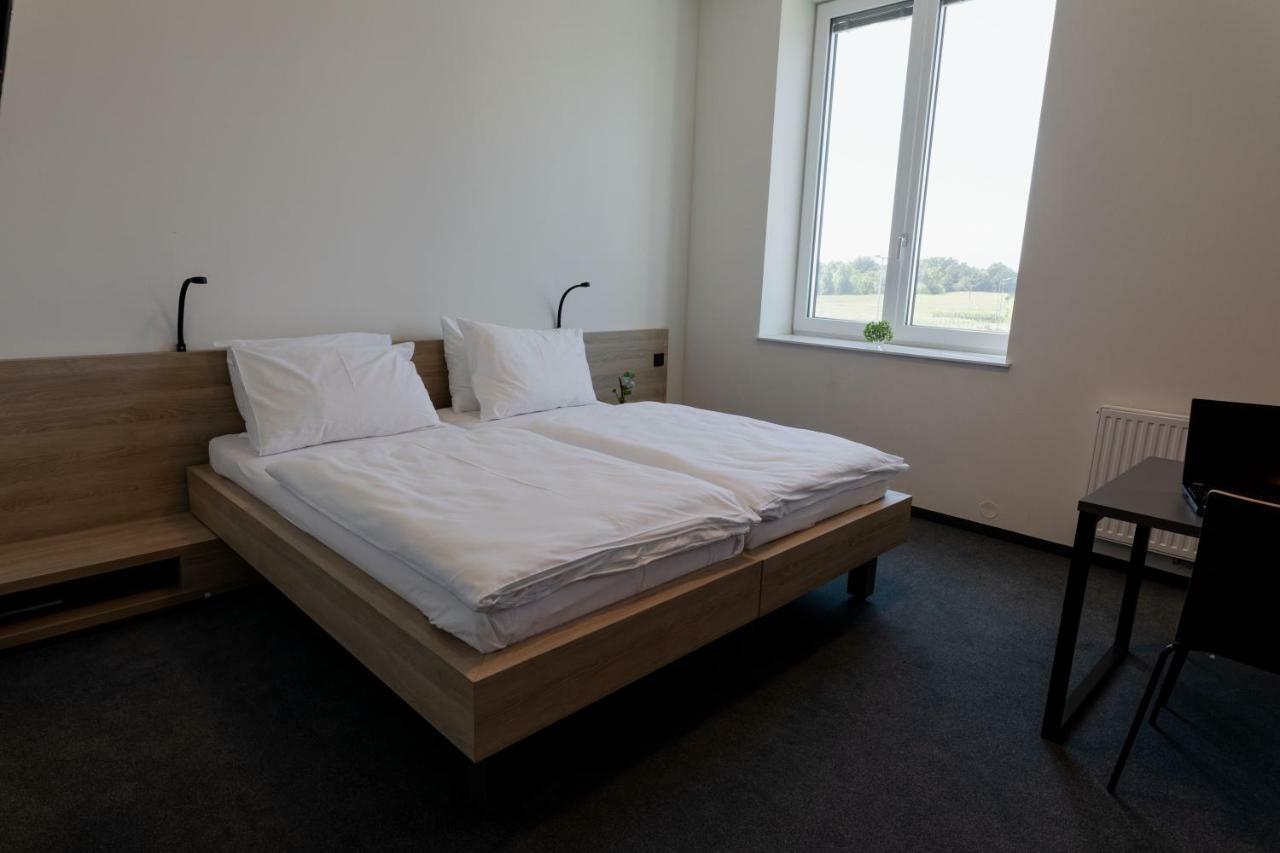 Tt-Rooms - Kontaktlos Mit Self Check-In I Free Parking Graz Bagian luar foto